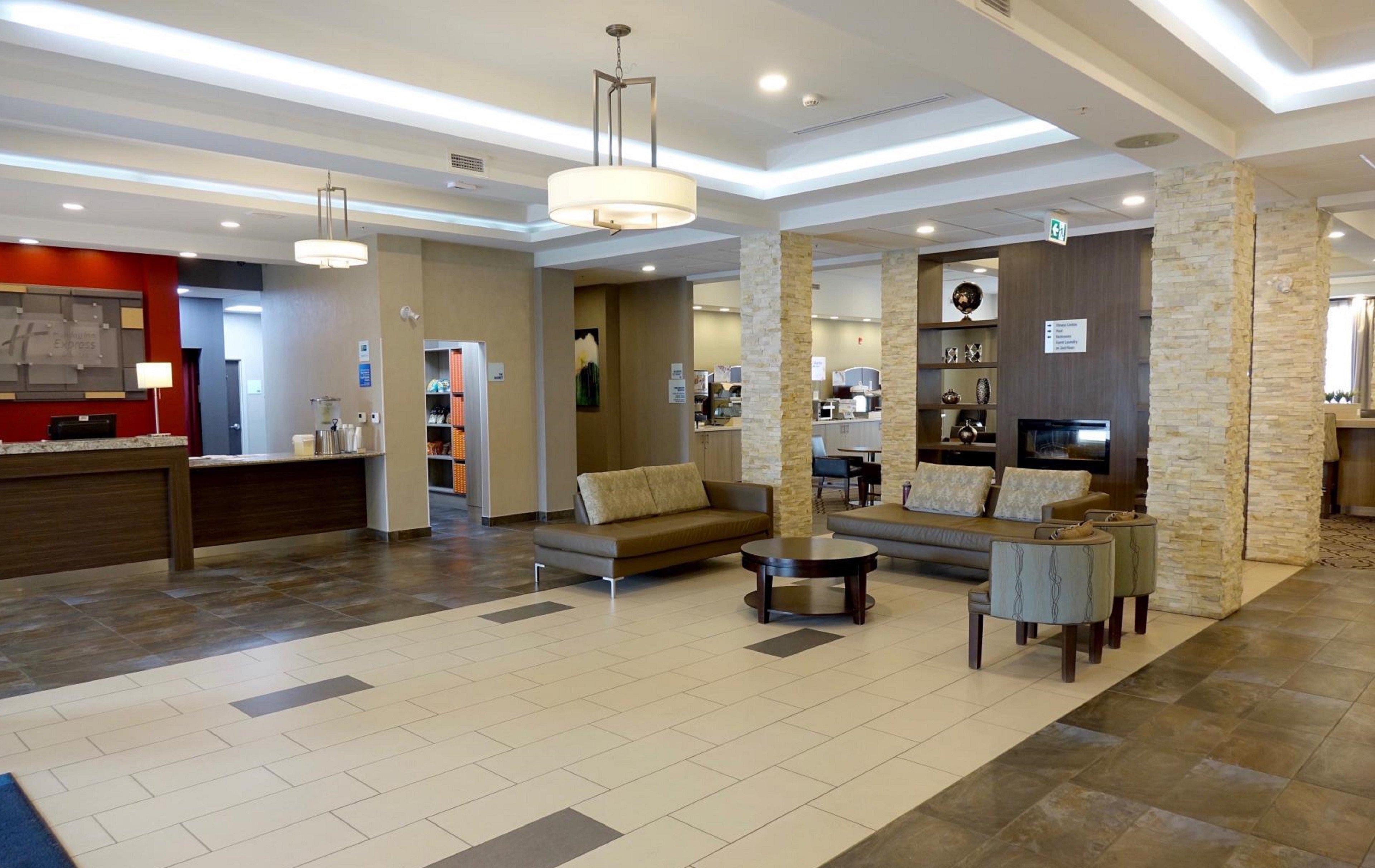 Holiday Inn Express & Suites Oshawa Downtown - Toronto Area By Ihg מראה חיצוני תמונה