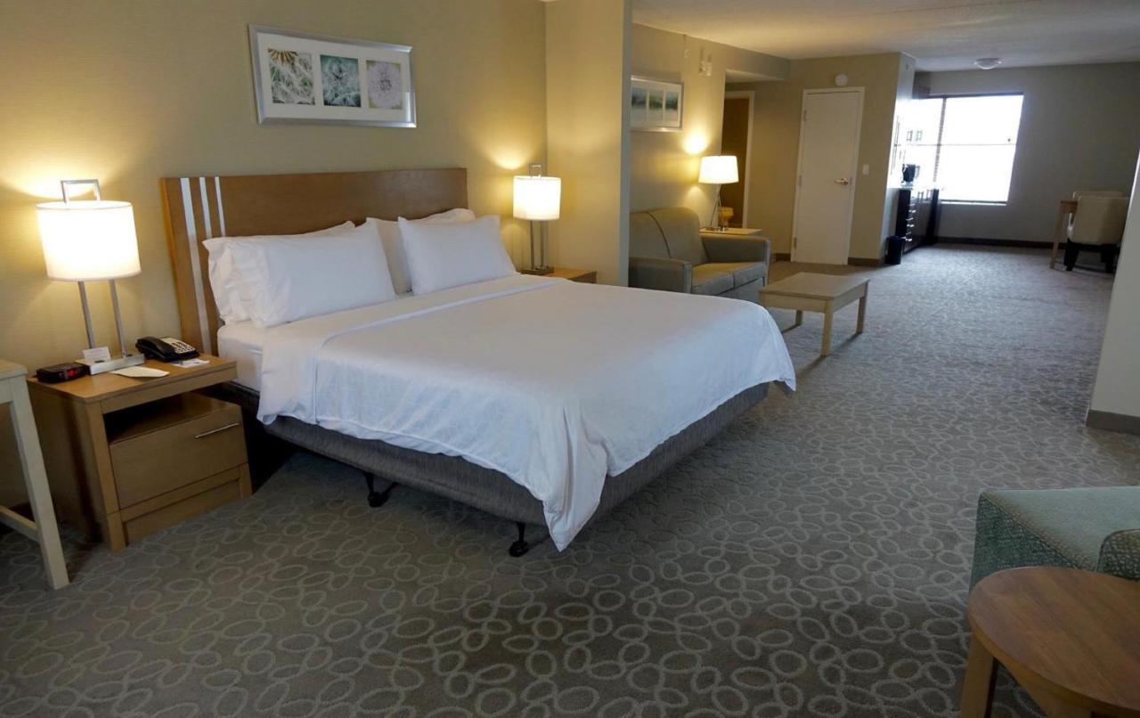 Holiday Inn Express & Suites Oshawa Downtown - Toronto Area By Ihg מראה חיצוני תמונה