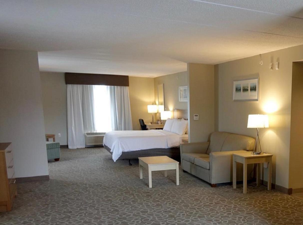 Holiday Inn Express & Suites Oshawa Downtown - Toronto Area By Ihg מראה חיצוני תמונה